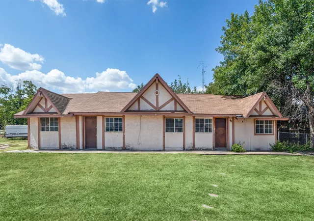 Photo 1 of Single family home for sale at 612 Meadow Park Dr, Fort Worth, TX 76108 | MLS# 21379901 | Listing updated on 2026-09-10