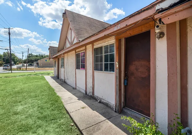 Photo 2 of Single family home for sale at 612 Meadow Park Dr, Fort Worth, TX 76108 | MLS# 21379901 | Listing updated on 2026-09-10