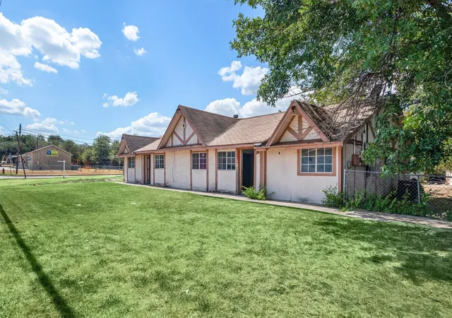 Photo 3 of Single family home for sale at 612 Meadow Park Dr, Fort Worth, TX 76108 | MLS# 21379901 | Listing updated on 2026-09-10