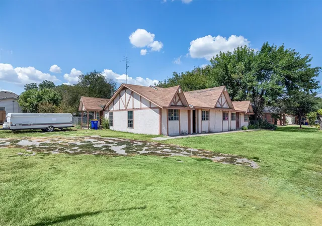 Photo 3 of Single family home for sale at 612 Meadow Park Dr, Fort Worth, TX 76108 | MLS# 21379901 | Listing updated on 2026-09-10
