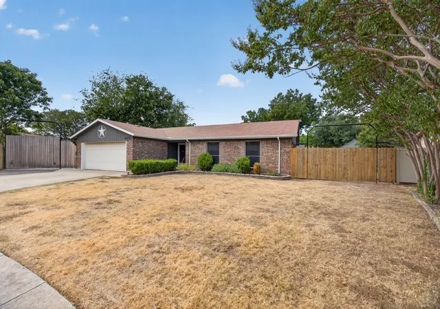 Photo 2 of Sale Pending at 554 Taos Ct, Saginaw, TX 76179 | MLS# 21378664 | Listing updated on 2026-10-02