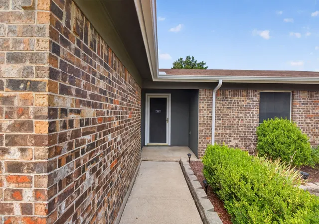 Photo 3 of Sale Pending at 554 Taos Ct, Saginaw, TX 76179 | MLS# 21378664 | Listing updated on 2026-10-02