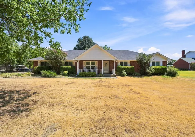 Photo 1 of Sale Pending at 706 Georgetown Rd, Ovilla, TX 75154 | MLS# 21379427 | Listing updated on 2026-10-09