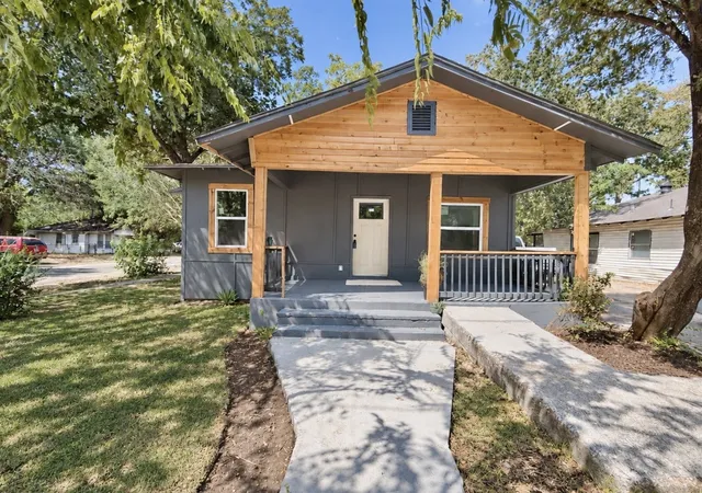 Single family home for sale at 5231 Beeman Ave, Dallas, TX 75223 | MLS# 21379922