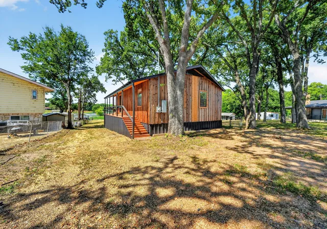 Photo 3 of Single family home for sale at 9466 Lakeland Loop, Quinlan, TX 75474 | MLS# 21379941 | Listing updated on 2026-09-07