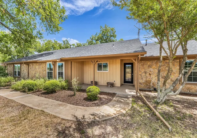 Photo 2 of Sale Pending at 190 County Rd 3198, Valley Mills, TX 76689 | MLS# 21379235 | Listing updated on 2026-09-27