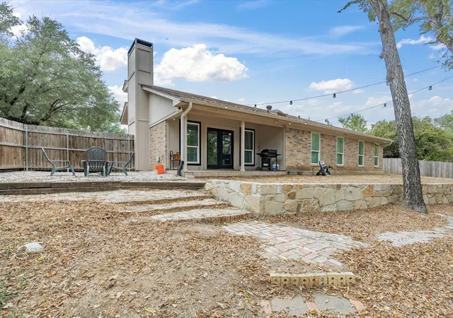 Photo 3 of Single family home for sale at 1701 Queen St, Fort Worth, TX 76103 | MLS# 21375733 | Listing updated on 2026-09-08