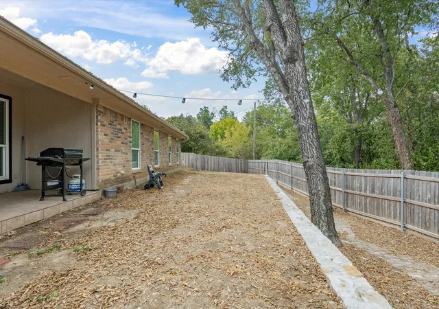 Photo 3 of Single family home for sale at 1701 Queen St, Fort Worth, TX 76103 | MLS# 21375733 | Listing updated on 2026-09-30