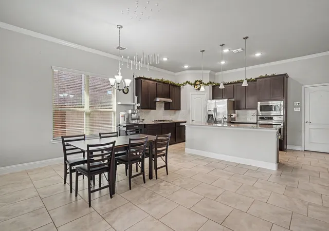 Photo 3 of Single family home for sale at 646 Harris Ridge Dr, Arlington, TX 76002 | MLS# 21380015 | Listing updated on 2026-09-11