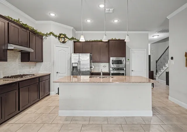 Photo 3 of Single family home for sale at 646 Harris Ridge Dr, Arlington, TX 76002 | MLS# 21380015 | Listing updated on 2026-09-11