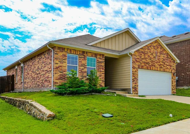 Photo 3 of Single family home for sale at 746 Wilshire Dr, Lavon, TX 75166 | MLS# 21380048 | Listing updated on 2026-09-14