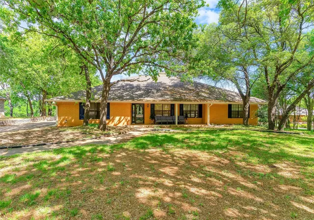 Photo 3 of Single family home for sale at 6212 Westover Dr, Granbury, TX 76049 | MLS# 21379759 | Listing updated on 2026-09-08