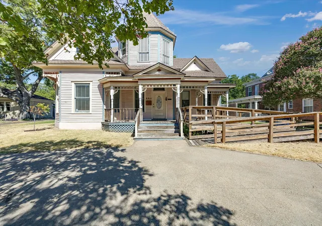 Photo 1 of Single family home for sale at 504 W Knox St, Ennis, TX 75119 | MLS# 21378048 | Listing updated on 2026-09-08