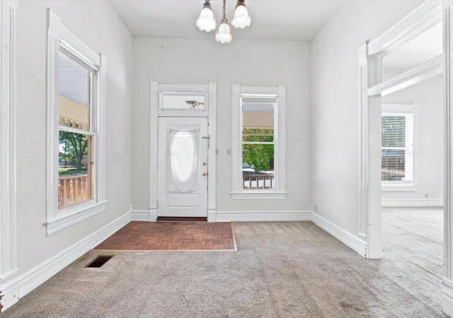 Photo 4 of Single family home for sale at 504 W Knox St, Ennis, TX 75119 | MLS# 21378048 | Listing updated on 2026-09-08