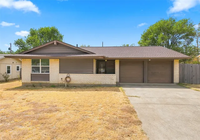 Photo 2 of Single family home for sale at 628 Apollo Dr, Denton, TX 76209 | MLS# 21380057 | Listing updated on 2026-09-20