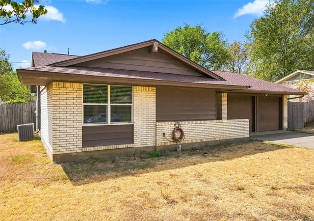 Photo 3 of Single family home for sale at 628 Apollo Dr, Denton, TX 76209 | MLS# 21380057 | Listing updated on 2026-09-20