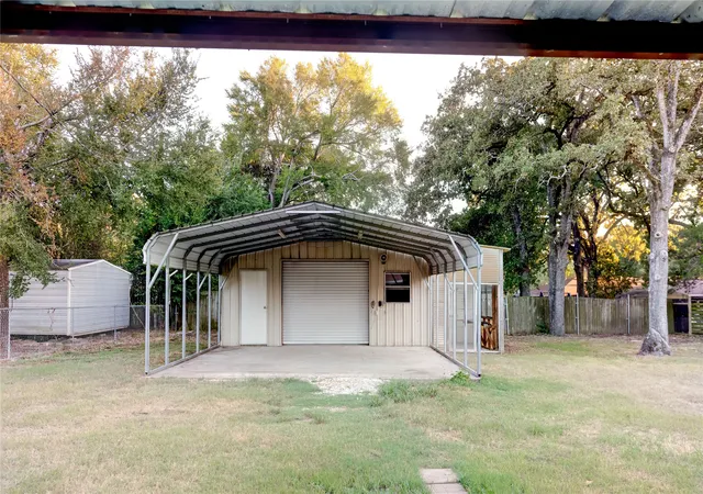 Photo 3 of Sale Pending at 575 Ferndale Ln, Fairfield, TX 75840 | MLS# 21380064 | Listing updated on 2026-09-18