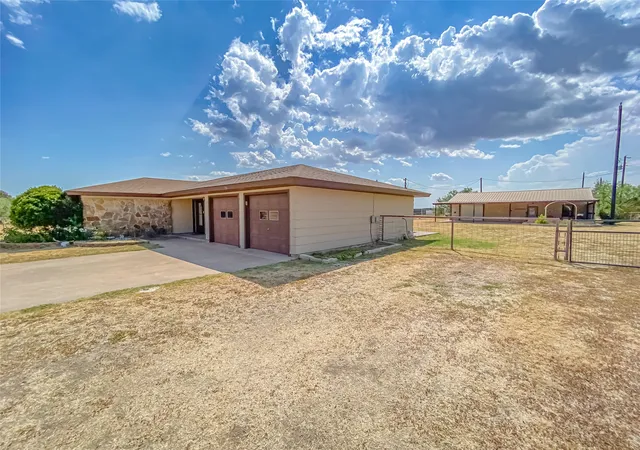 Photo 3 of Single family home for sale at 520 Greenfield Rd, Abilene, TX 79602 | MLS# 21377405 | Listing updated on 2026-09-12