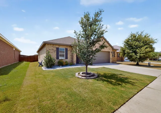 Photo 3 of Single family home for sale at 300 Concho River Dr, Glenn Heights, TX 75154 | MLS# 21377559 | Listing updated on 2026-10-02