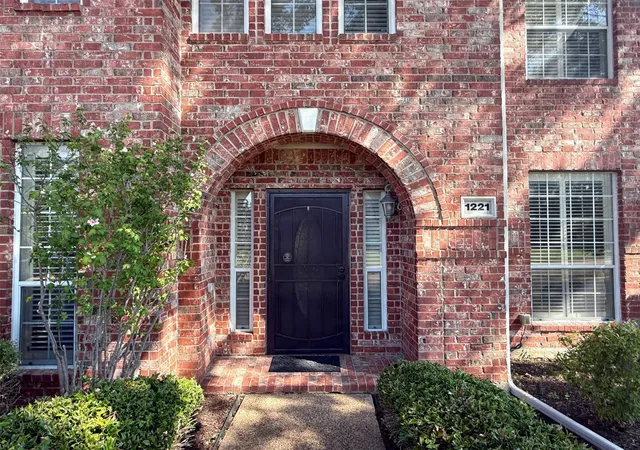 Photo 3 of Single family home for sale at 1221 Tralee Ln, Garland, TX 75044 | MLS# 21367360 | Listing updated on 2026-09-09