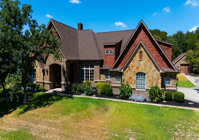Photo 2 of Single family home for sale at 190 Wood Oak Trl, Weatherford, TX 76088 | MLS# 21378831 | Listing updated on 2026-09-08