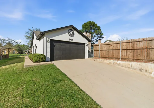 Photo 4 of Single family home for sale at 746 Red Wing Dr, Lewisville, TX 75067 | MLS# 21380095 | Listing updated on 2026-09-13