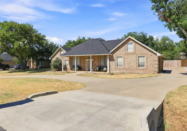 Photo 2 of Single family home for sale at 9014 Woodlawn Dr, Granbury, TX 76049 | MLS# 21375127 | Listing updated on 2026-09-24