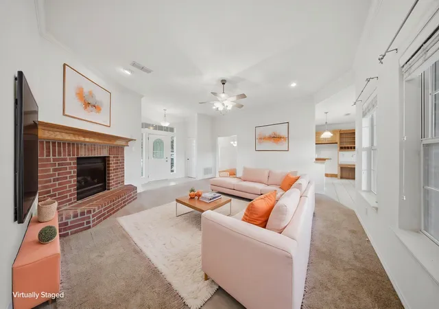 Photo 3 of Single family home for sale at 400 S College St, Pilot Point, TX 76258 | MLS# 21374114 | Listing updated on 2026-09-12