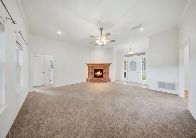 Photo 4 of Single family home for sale at 400 S College St, Pilot Point, TX 76258 | MLS# 21374114 | Listing updated on 2026-09-12