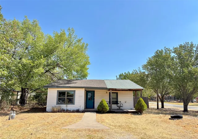 Single family home for sale at 600 Travis St, Nocona, TX 76255 | MLS# 21380182