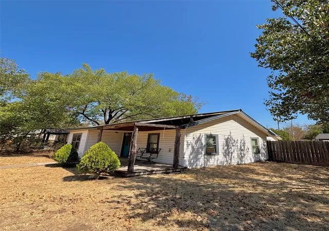 Photo 1 of Single family home for sale at 600 Travis St, Nocona, TX 76255 | MLS# 21380182 | Listing updated on 2026-09-29