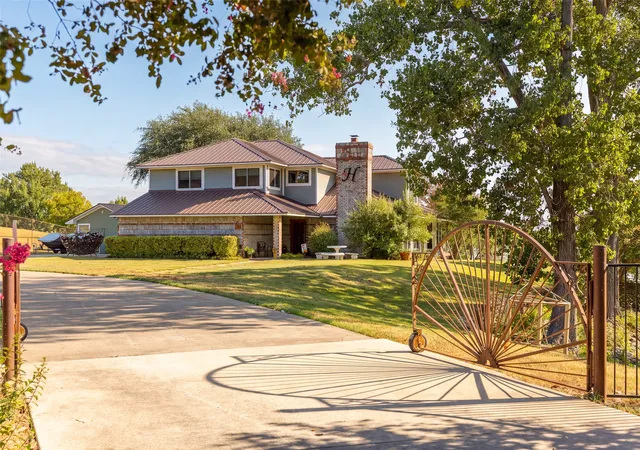 Photo 2 of Sale Pending at 192 Mallard Point, Wylie, TX 75098 | MLS# 21377969 | Listing updated on 2026-09-24