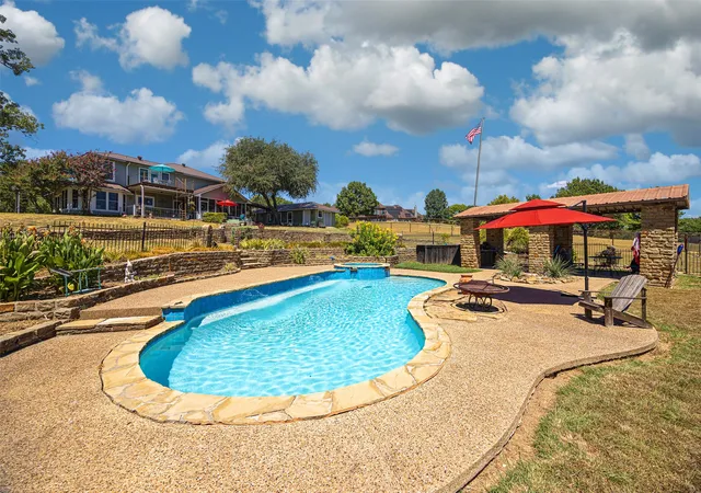 Photo 3 of Sale Pending at 192 Mallard Point, Wylie, TX 75098 | MLS# 21377969 | Listing updated on 2026-09-24