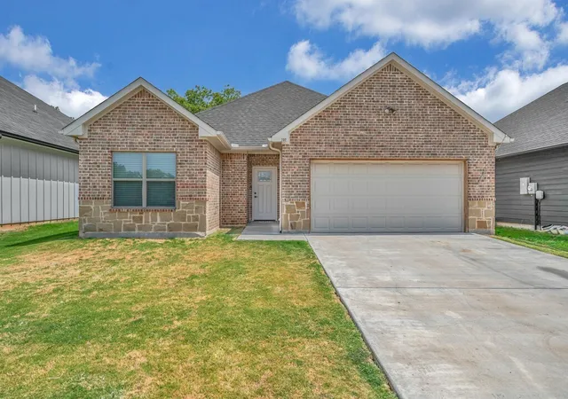 Single family home for sale at 702 N College St, West, TX 76691 | MLS# 21377893