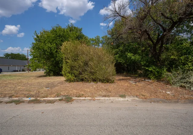 Photo 1 of Land for sale at 417 N 3rd Street, Corsicana, TX 75110 | MLS# 21377848 | Listing updated on 2026-09-11