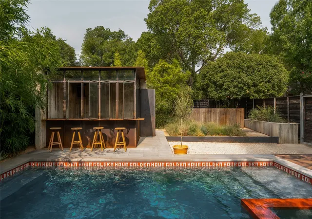 Photo 1 of Single family home for sale at 938 N Clinton Ave, Dallas, TX 75208 | MLS# 21367948 | Listing updated on 2026-09-12