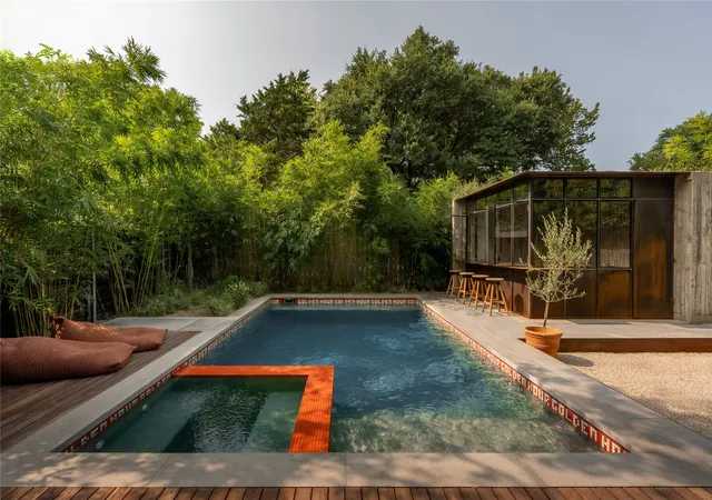 Photo 2 of Single family home for sale at 938 N Clinton Ave, Dallas, TX 75208 | MLS# 21367948 | Listing updated on 2026-09-12