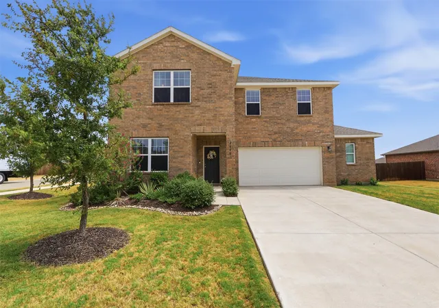 Photo 2 of Single family home for sale at 2600 Sanders Crk Dr, Glenn Heights, TX 75154 | MLS# 21379874 | Listing updated on 2026-10-06