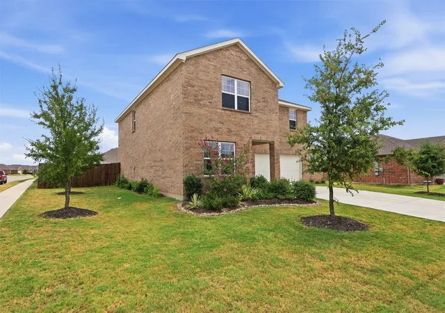 Photo 3 of Single family home for sale at 2600 Sanders Crk Dr, Glenn Heights, TX 75154 | MLS# 21379874 | Listing updated on 2026-10-06