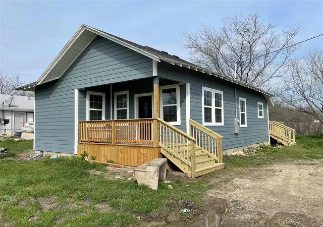 Photo 1 of Single family home for sale at 609 Mckenzie Ave, Hillsboro, TX 76645 | MLS# 21359125 | Listing updated on 2026-09-08