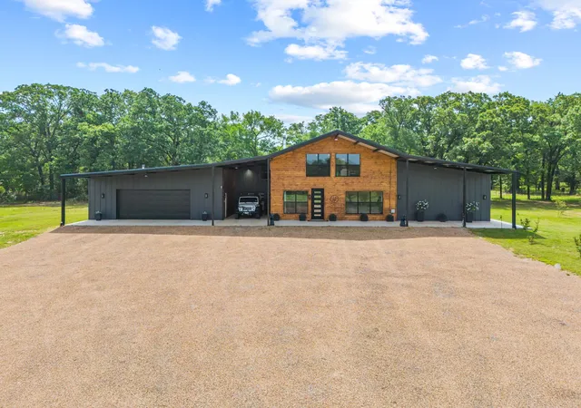 Photo 2 of Single family home for sale at 1648 Vz County Rd 3211, Wills Point, TX 75169 | MLS# 21379931 | Listing updated on 2026-09-21