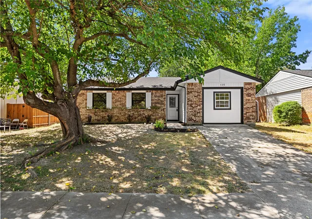 Single family home for sale at 726 Holliday Ln, Duncanville, TX 75116 | MLS# 21380268