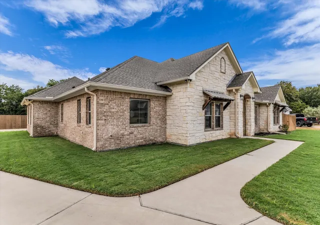 Photo 2 of Single family home for sale at 128 Sydney Ln, Lorena, TX 76655 | MLS# 21379930 | Listing updated on 2026-09-08