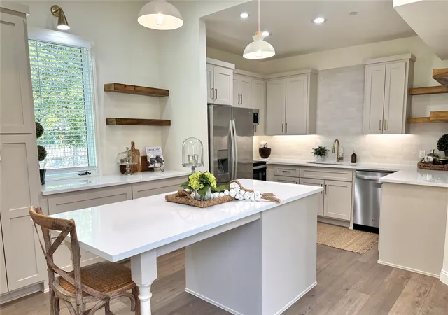 Photo 1 of Sale Pending at 4040 Avondale Ave #105, Dallas, TX 75219 | MLS# 21380011 | Listing updated on 2026-10-03