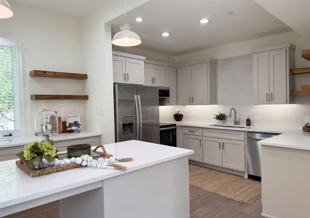 Photo 2 of Sale Pending at 4040 Avondale Ave #105, Dallas, TX 75219 | MLS# 21380011 | Listing updated on 2026-10-03