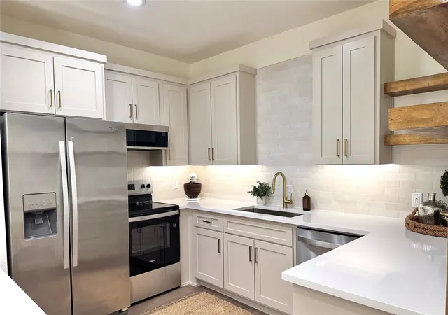 Photo 3 of Sale Pending at 4040 Avondale Ave #105, Dallas, TX 75219 | MLS# 21380011 | Listing updated on 2026-10-03