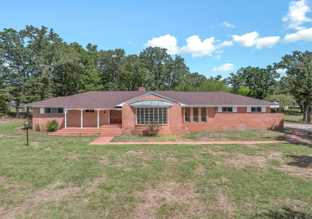 Photo 3 of Sale Pending at 609 E Dewey St, Malakoff, TX 75148 | MLS# 21371566 | Listing updated on 2026-10-03