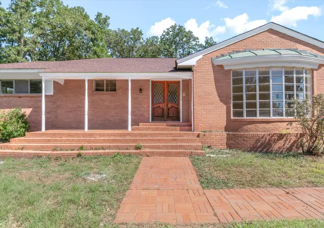 Photo 4 of Sale Pending at 609 E Dewey St, Malakoff, TX 75148 | MLS# 21371566 | Listing updated on 2026-10-03
