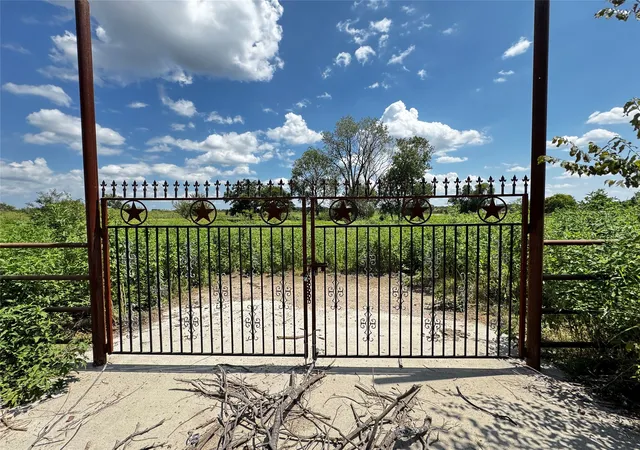 Photo 1 of Land for sale at 1211 W Simonds Rd, Seagoville, TX 75159 | MLS# 21380279 | Listing updated on 2026-09-10
