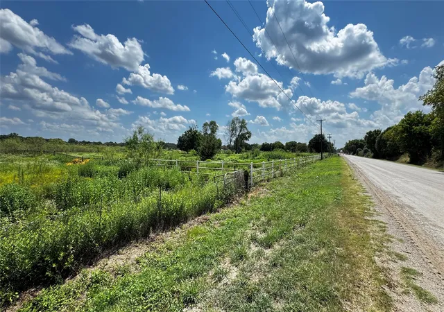 Photo 4 of Land for sale at 1211 W Simonds Rd, Seagoville, TX 75159 | MLS# 21380279 | Listing updated on 2026-09-10
